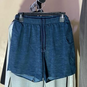 Lululemons men’s S shorts